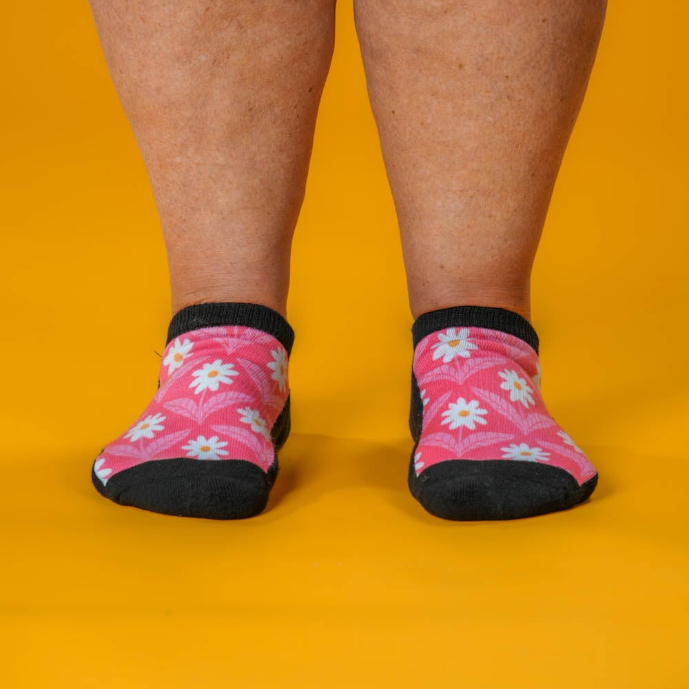 Coral Daisy Ankle Socks