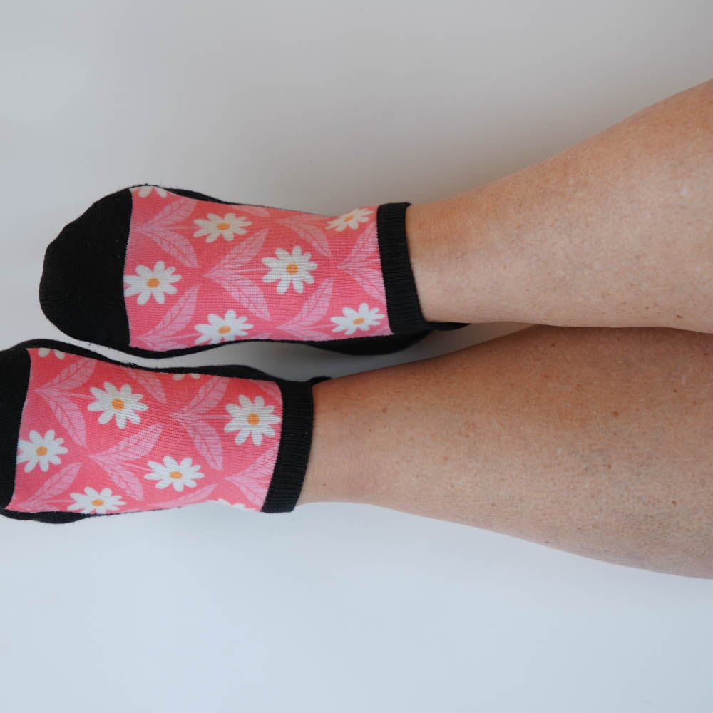 Coral Daisy Ankle Socks
